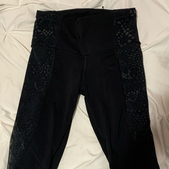 LULULEMON size 4 mesh side leggings - Picture 2 of 5